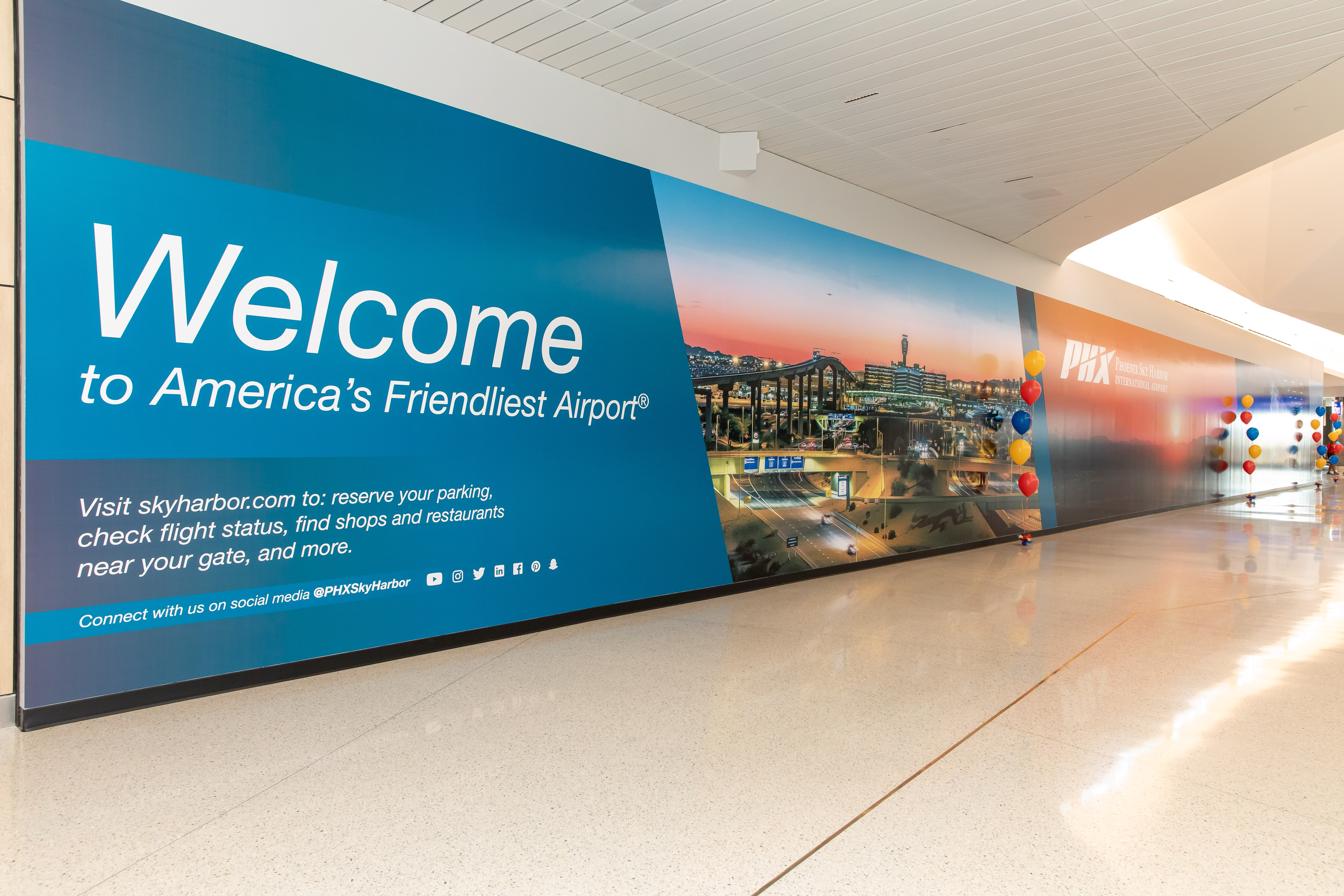 Terminal 4 South 1 - welcome wall graphic